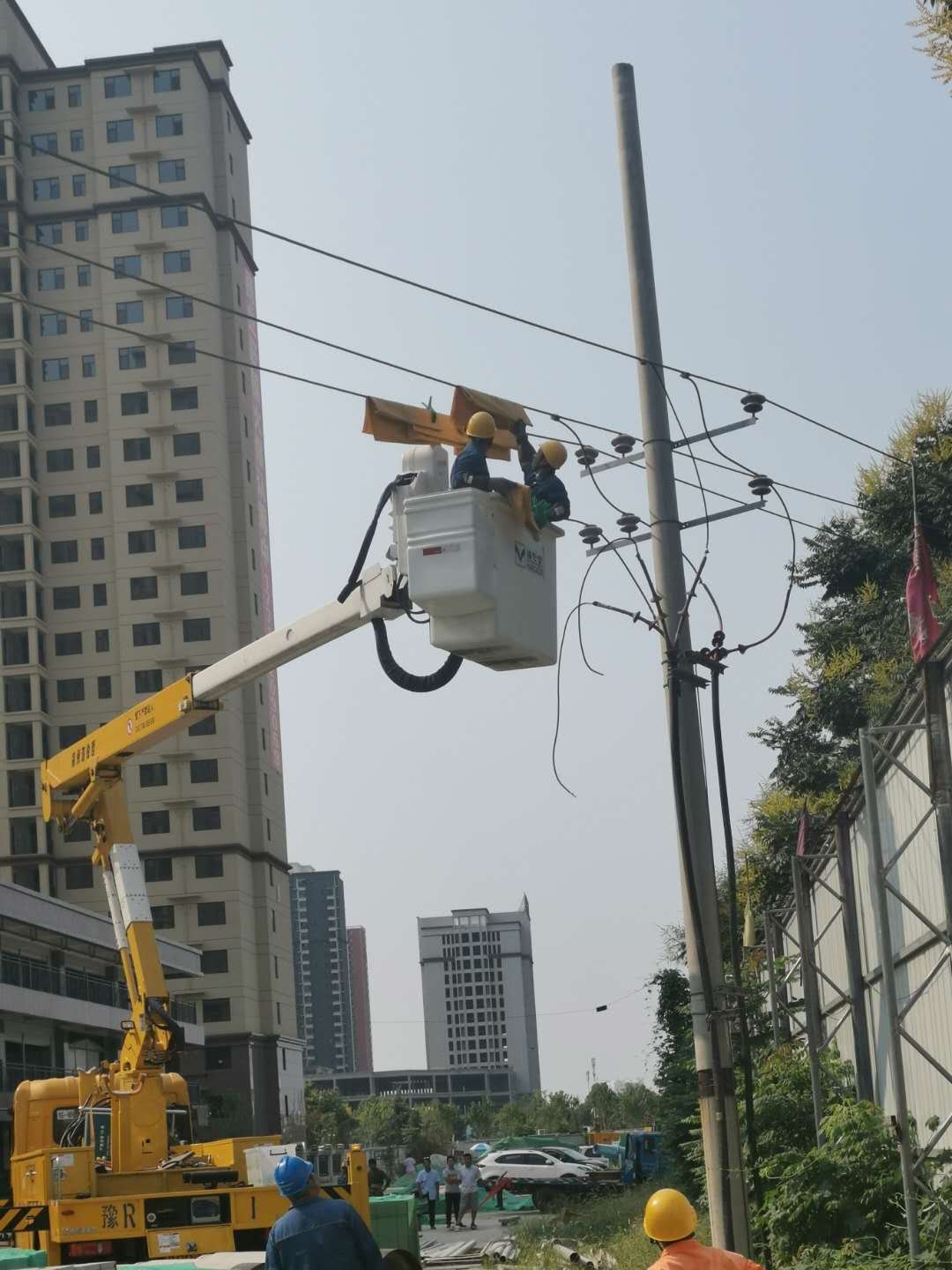 帶電車施工現(xiàn)場2.jpg